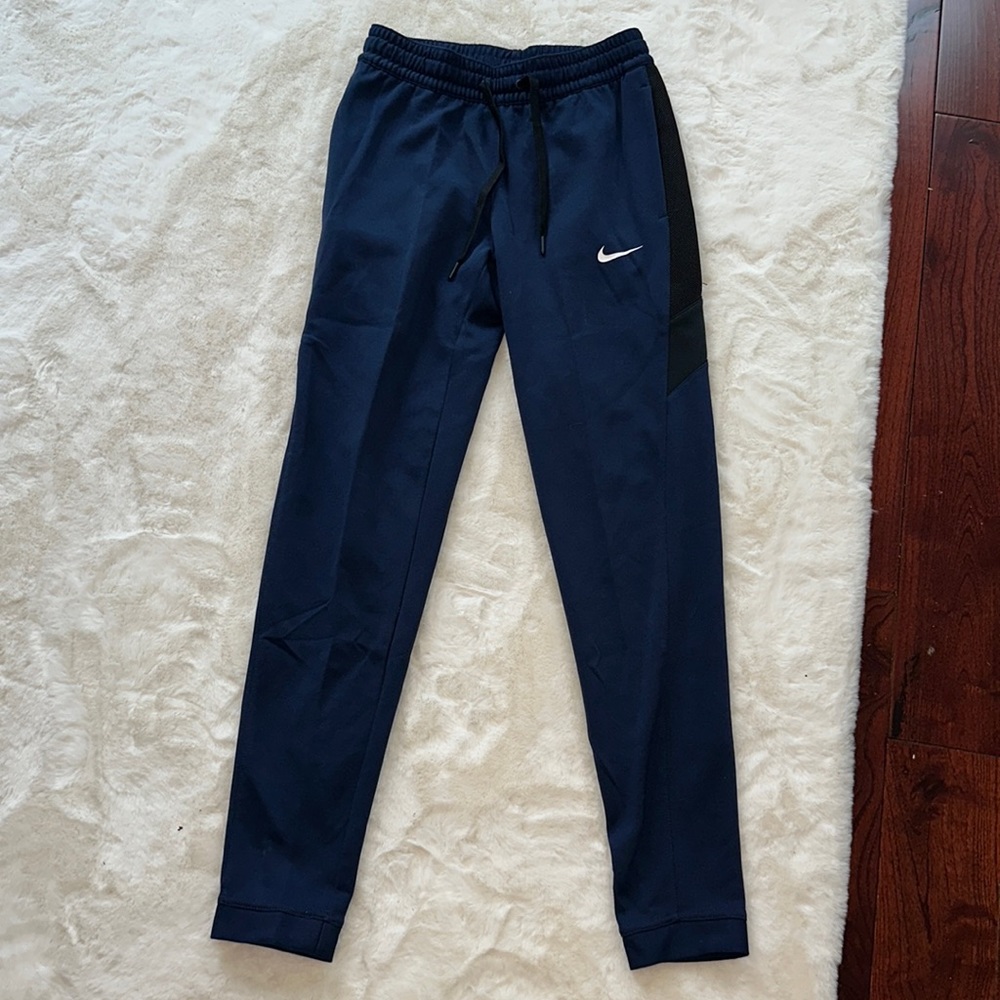NWT Nike women’s jogger sweatpants size small